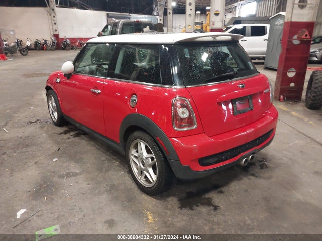 2009 MINI COOPER S WMWMF73529TW86132 Photo 2