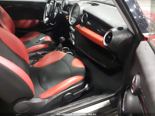2009 MINI COOPER S WMWMF73529TW86132 Photo 4