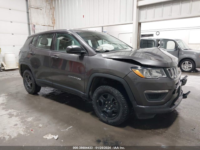 2018 3C4NJDAB2JT163330 main image