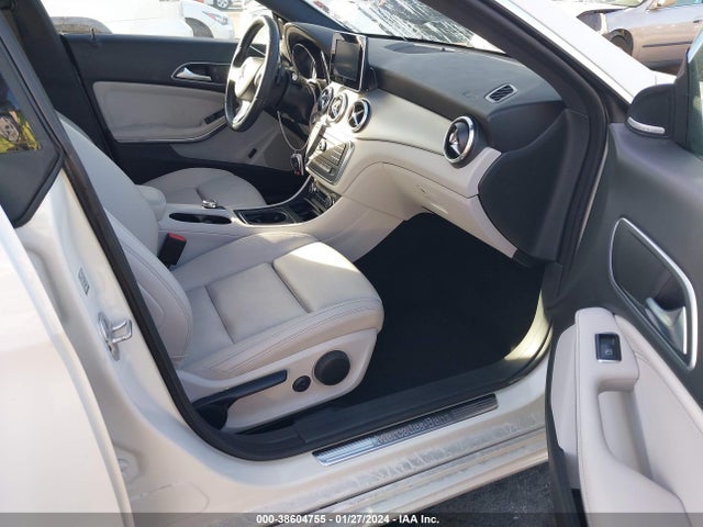 WDDSJ4EB4GN323042 Mercedes-Benz 2016
