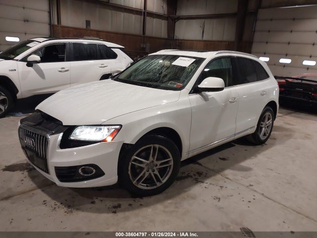 Audi Q5 2.0t Premium 2016 WA1L2AFP3GA048141 Image 2