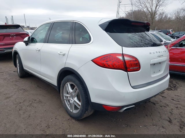 2013 PORSCHE CAYENNE WP1AA2A21DLA07068 Photo 2