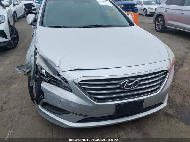 Hyundai SONATA SE 2016 5NPE24AF3GH303619 Image 12
