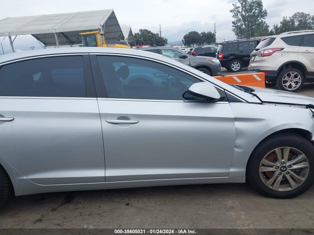 Hyundai SONATA SE 2016 5NPE24AF3GH303619 Image 13