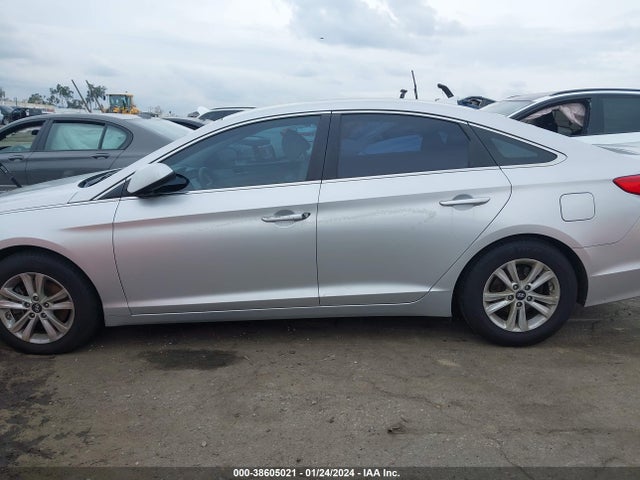 Hyundai SONATA SE 2016 5NPE24AF3GH303619 Image 14