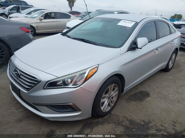 Hyundai SONATA SE 2016 5NPE24AF3GH303619 Image 2