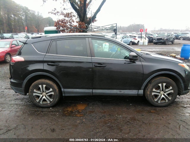 Toyota RAV4 LE 2018 2T3BFREV0JW729399 Image 13