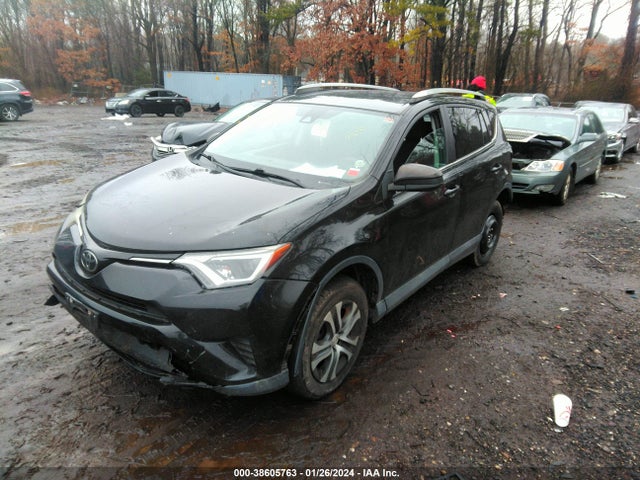 Toyota RAV4 LE 2018 2T3BFREV0JW729399 Image 2