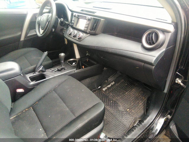 Toyota RAV4 LE 2018 2T3BFREV0JW729399 Image 5