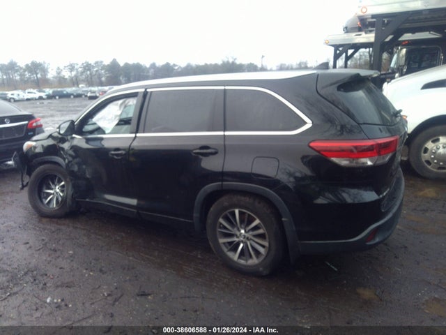 2018 TOYOTA HIGHLANDER XLE VIN: 5TDJZRFH6JS561510