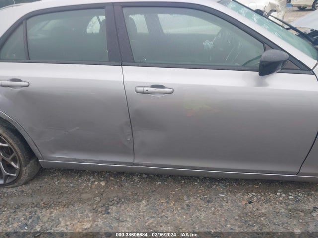 Chrysler 300 Touring 2018 2C3CCAAG3JH191405 Image 14