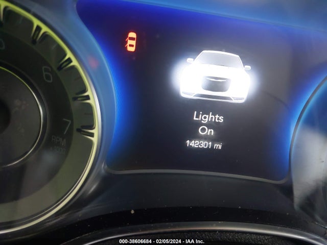 Chrysler 300 Touring 2018 2C3CCAAG3JH191405 Image 16