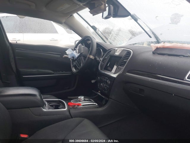 Chrysler 300 Touring 2018 2C3CCAAG3JH191405 Image 5