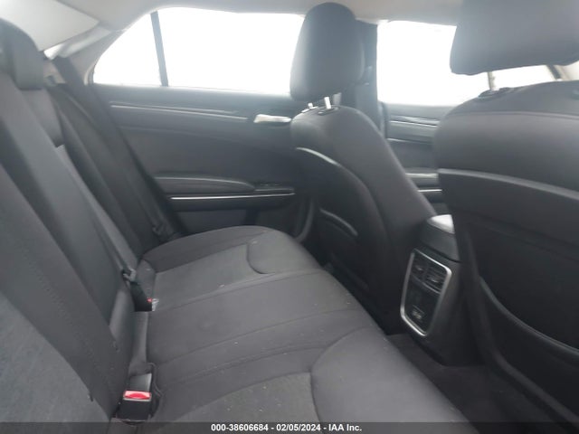 Chrysler 300 Touring 2018 2C3CCAAG3JH191405 Image 8