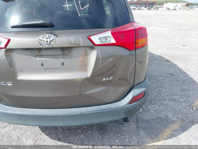 2015 TOYOTA RAV4 XLE VIN: 2T3WFREV3FW215667