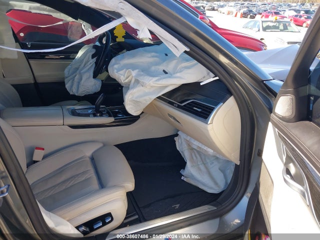 WBA7F0C52KGM25134 BMW 750i