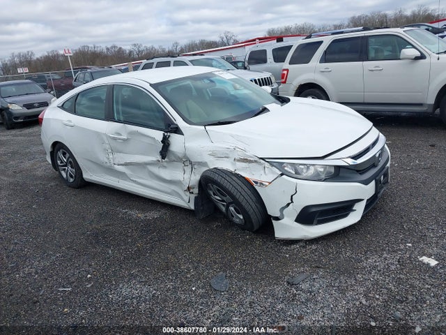 Honda Civic Lx 2018 2HGFC2F5XJH532970 main image