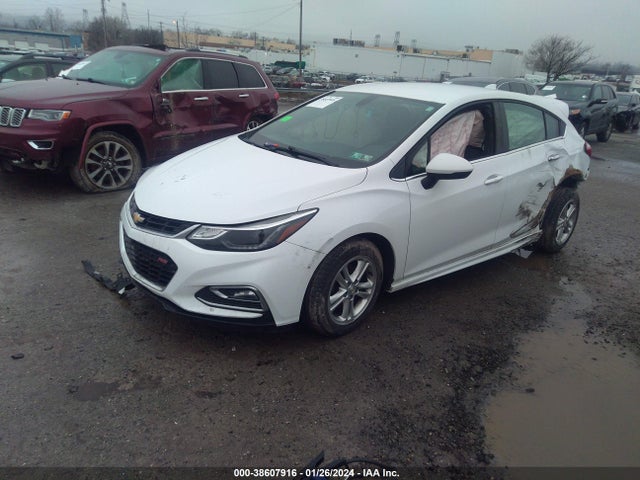 Chevrolet Cruze Lt Auto 2018 3G1BE6SM1JS598356 Image 2