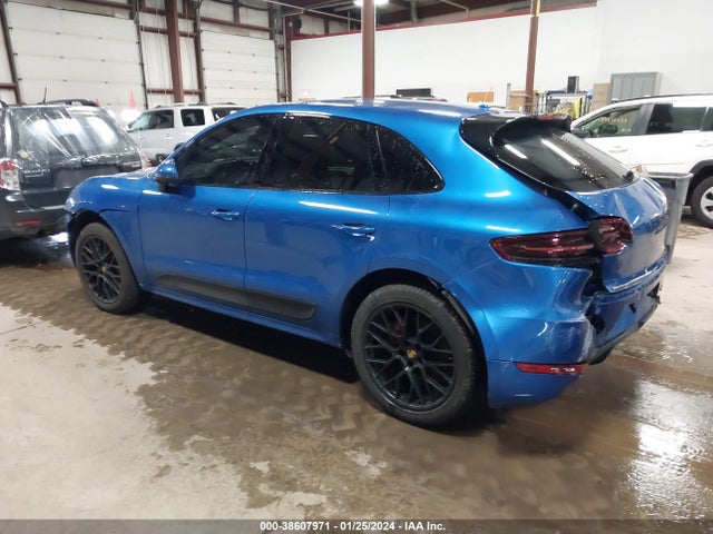 2017 PORSCHE MACAN WP1AG2A50HLB51077 Photo 2