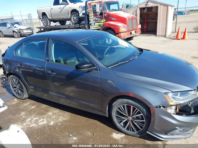 3VWB67AJ2JM212238 Volkswagen Jetta 1.4t Se/1.4t Wolfsburg Edition