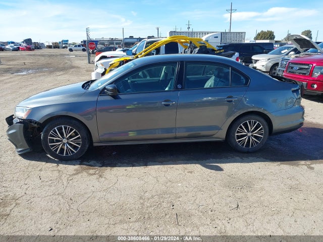 3VWB67AJ2JM212238 Volkswagen Jetta 1.4t Se/1.4t Wolfsburg Edition
