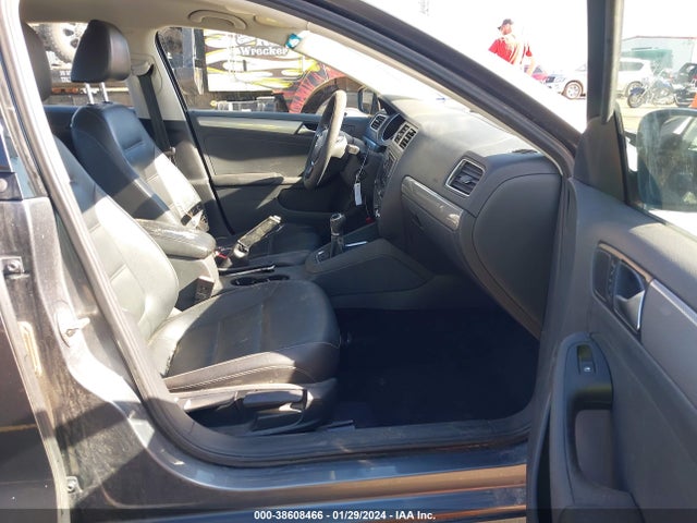 3VWB67AJ2JM212238 Volkswagen Jetta 1.4t Se/1.4t Wolfsburg Edition