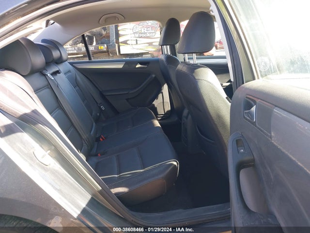 3VWB67AJ2JM212238 Volkswagen Jetta 1.4t Se/1.4t Wolfsburg Edition