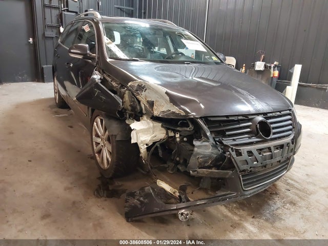 2010 VOLKSWAGEN PASSAT KOMFORT VIN: WVWXM7AN6AE075070