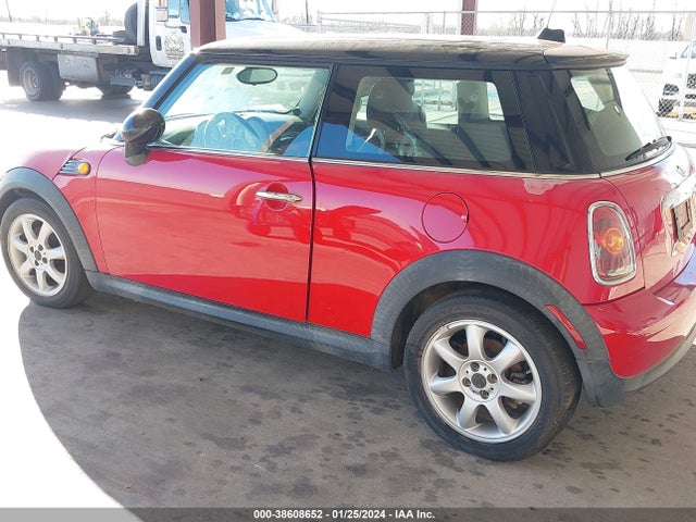 2009 MINI COOPER WMWMF33529TW77620 Photo 2
