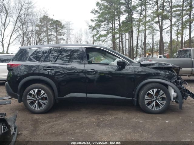 5N1AT3BA7MC826959 Nissan Rogue Sv Fwd