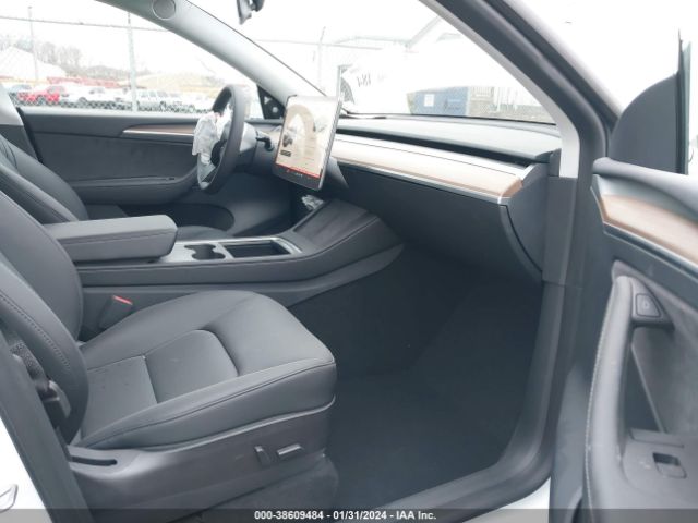 2023 TESLA MODEL Y 7SAYGDEE7PF666877 Photo 4