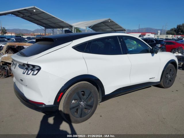 3FMTK2R76NMA51666 Ford Mustang Mach-e California Route 1