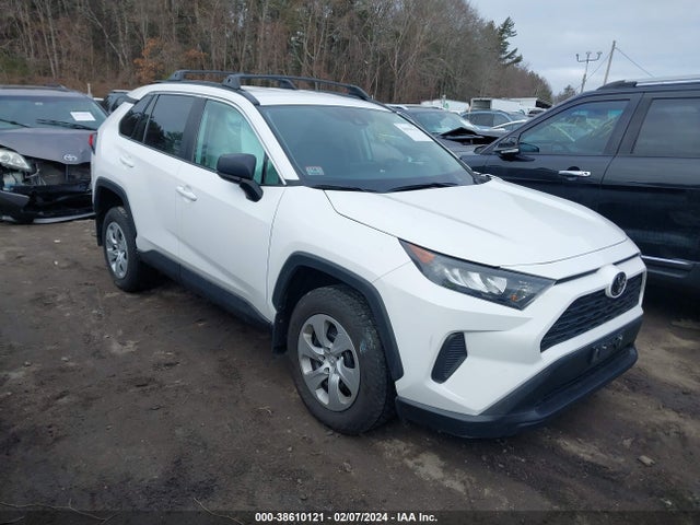 Toyota RAV4 LE 2019 2T3F1RFV6KW001621 Image 1