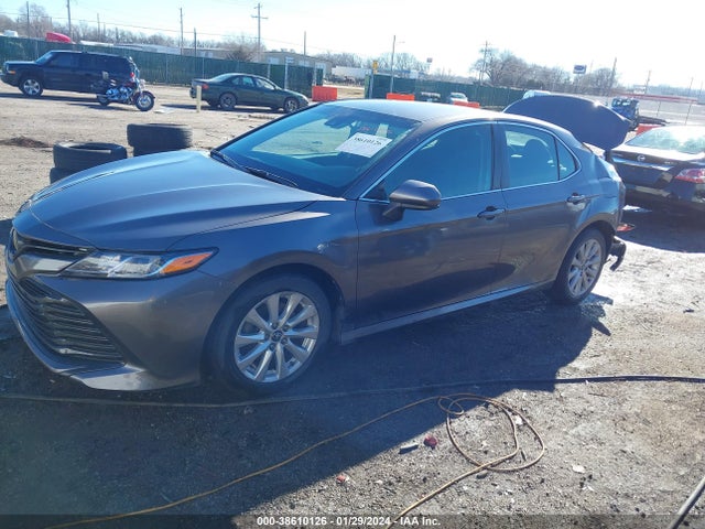2018 TOYOTA CAMRY LE VIN: 4T1B11HK5JU102398