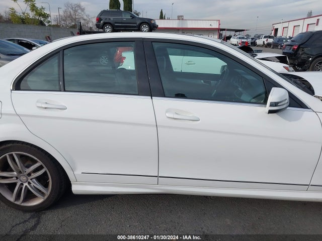 WDDGF4HB3EA943680 Mercedes-Benz C 250 Luxury/sport