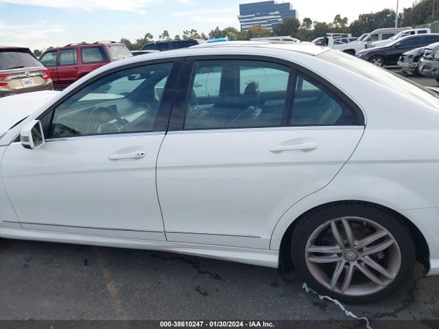 WDDGF4HB3EA943680 Mercedes-Benz C 250 Luxury/sport