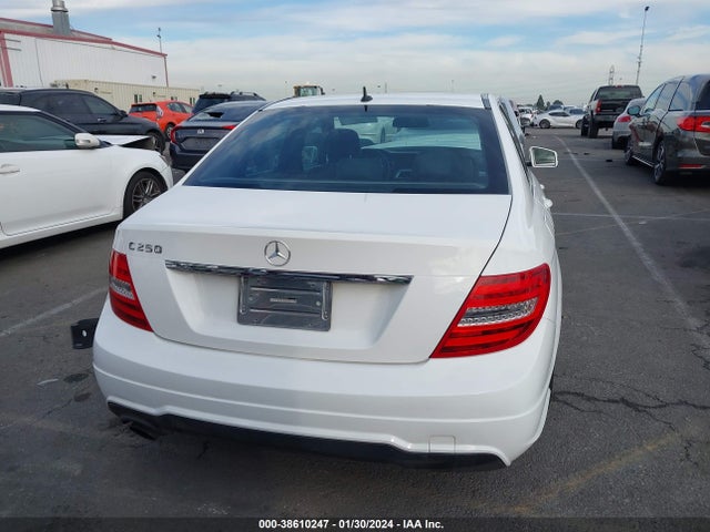 WDDGF4HB3EA943680 Mercedes-Benz C 250 Luxury/sport