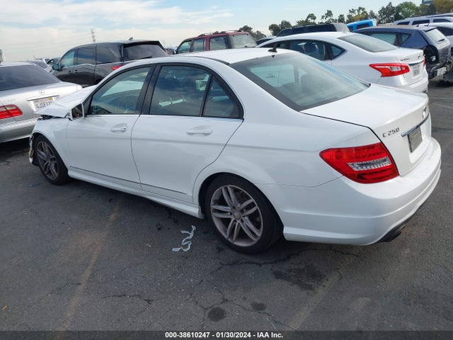 WDDGF4HB3EA943680 Mercedes-Benz C 250 Luxury/sport