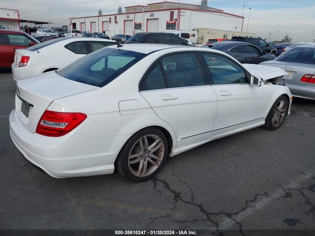 WDDGF4HB3EA943680 Mercedes-Benz C 250 Luxury/sport