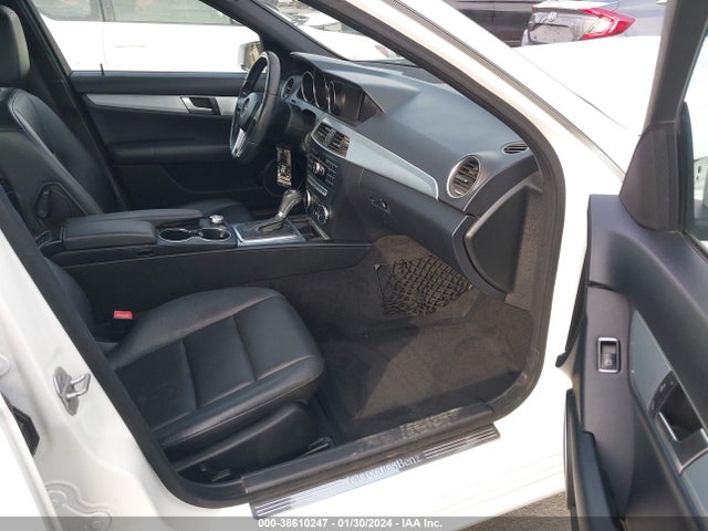 WDDGF4HB3EA943680 Mercedes-Benz C 250 Luxury/sport