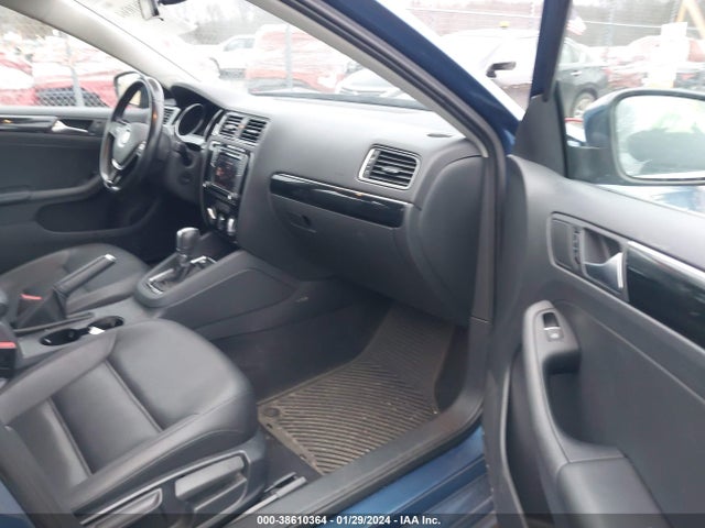 3VWL17AJ2GM385866 Volkswagen Jetta 1.8t Sel