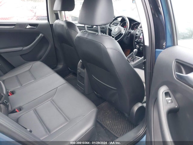 3VWL17AJ2GM385866 Volkswagen Jetta 1.8t Sel