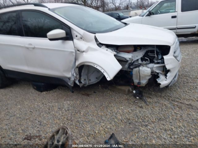 1FMCU9HD7JUA90119 Ford ESCAPE SEL