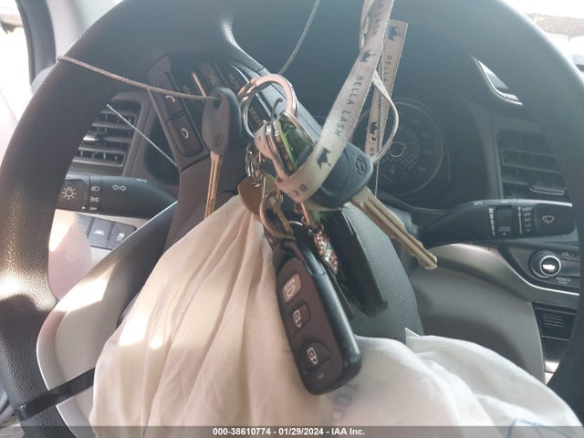 2020 HYUNDAI ELANTRA SE VIN: 5NPD74LF0LH518282