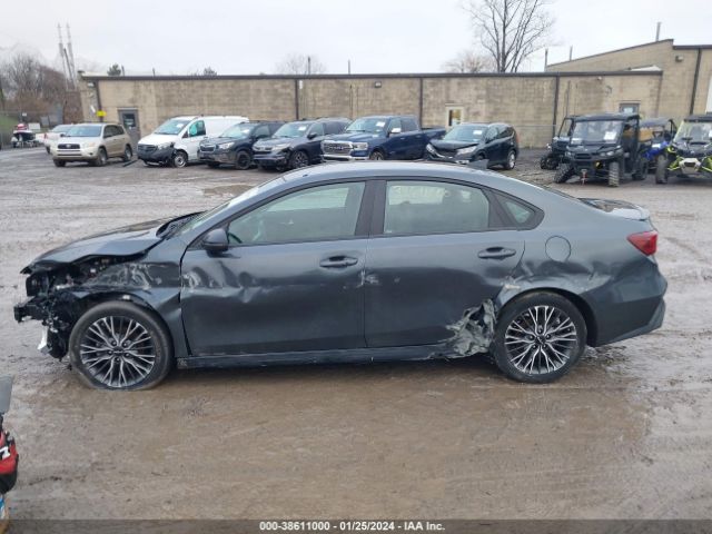 3KPF54AD7NE500305 KIA Forte Gt-line