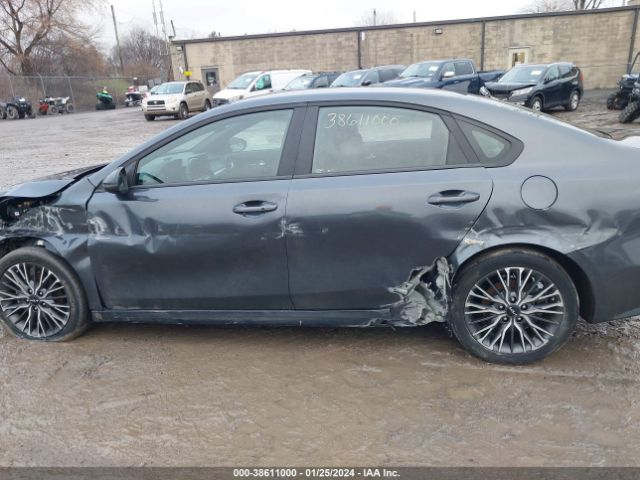 3KPF54AD7NE500305 KIA Forte Gt-line