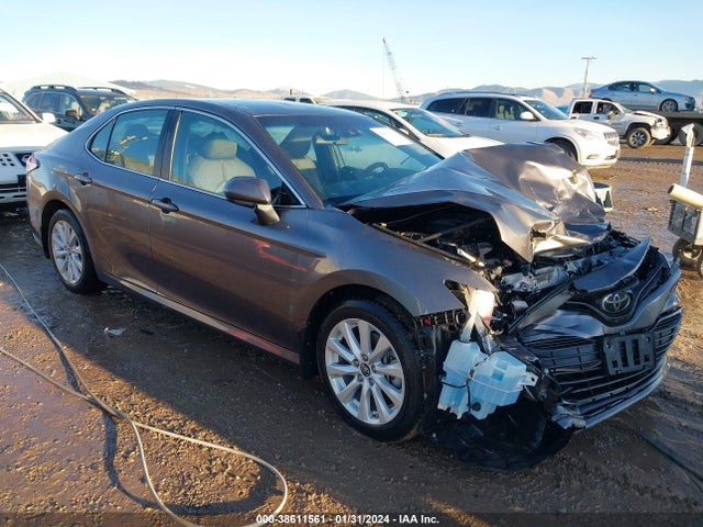 Toyota CAMRY LE 2018 4T1B11HK0JU557899 головне зображення