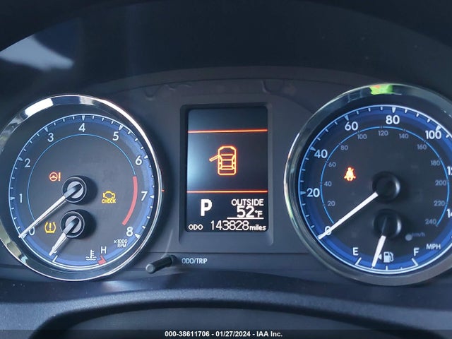 2018 TOYOTA COROLLA LE VIN: 2T1BURHE3JC988304