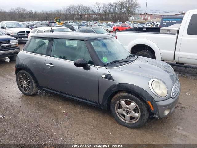 2010 MINI COOPER WMWMF3C56ATZ26621 Photo 0