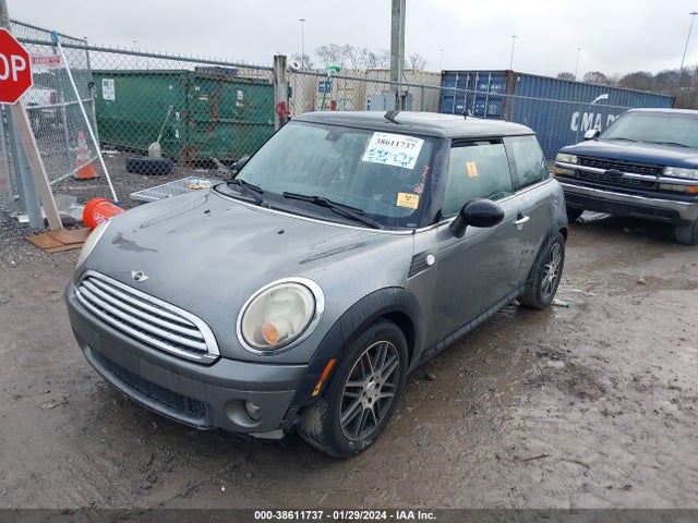 2010 MINI COOPER WMWMF3C56ATZ26621 Photo 1
